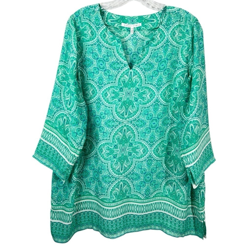 Violet + Claire Green Geometric Print Notch Neckline 3/4 sleeve Blouse size 1X